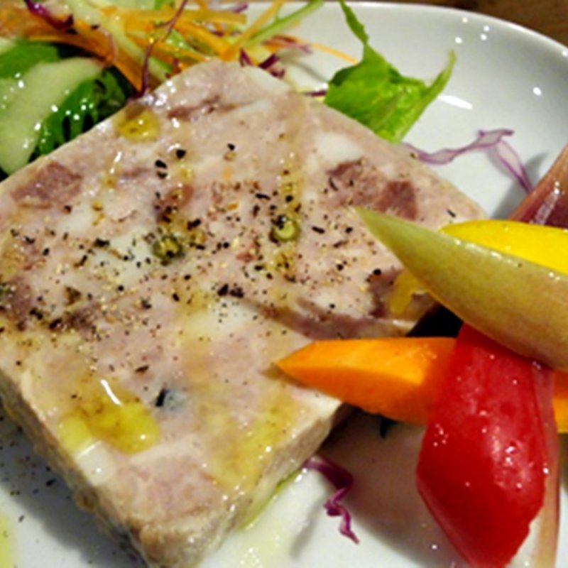 牛タンと豚肉のテリーヌ ピクルス添え(アウグスビアクラブ 六本木店 )