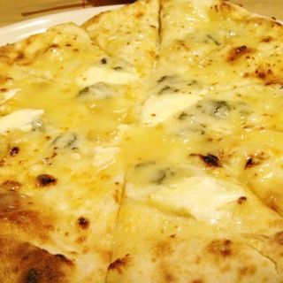 4種のチーズのピッツァ(トラットリア チャオ （Ciao!）)