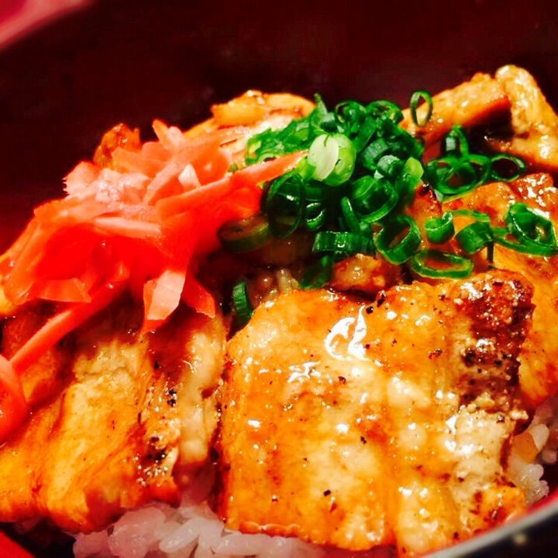 豚バラ丼(炭火焼鳥専門店 まさ 垂水店)