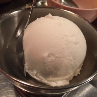ココナッツアイスクリーム(ハンサム食堂)
