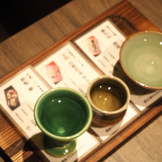 日本酒飲み比べセット 6種 1,000円 3種 500円(うしごろ 貫 恵比寿本店 )