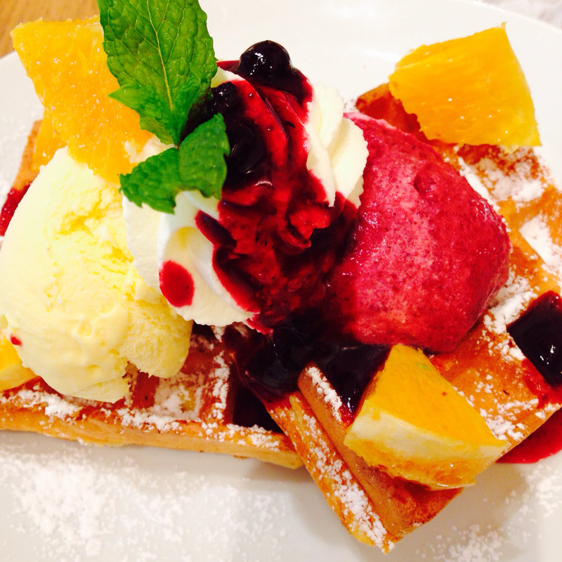 カシスオレンジのワッフル(マザーリーフ・ティースタイル 流山おおたかの森店)