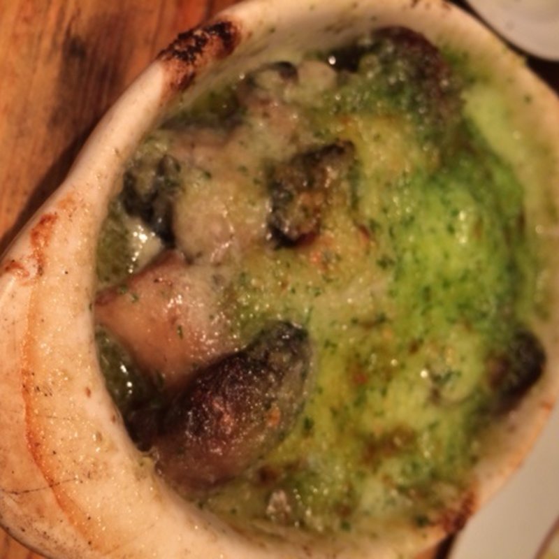 マッシュルームと牡蠣の香草ガーリックバター焼き(ビストロガブリ五反田店)