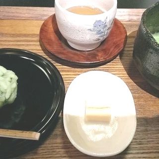 季節の生菓子と抹茶セット(茶房　六房庵)