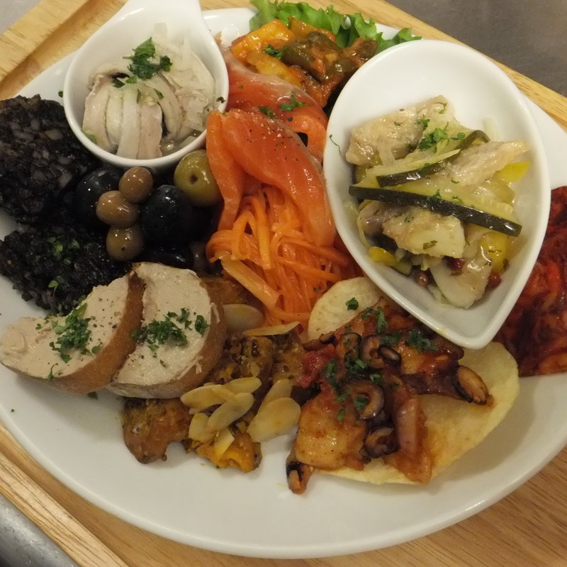 おすすめタパスの盛り合わせ(バル　デ　オジャリア 恵比寿店 （Bar de Ollaria）)