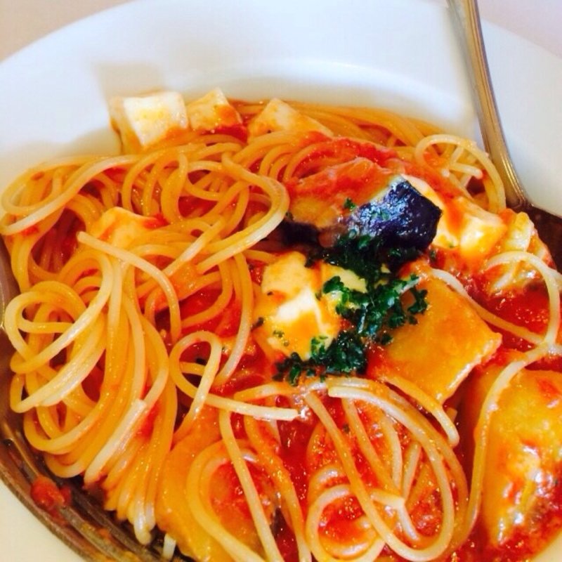 ナスとモッツァレラチーズのトマトスパゲティ(パパミラノ 阪急グランドビル店)