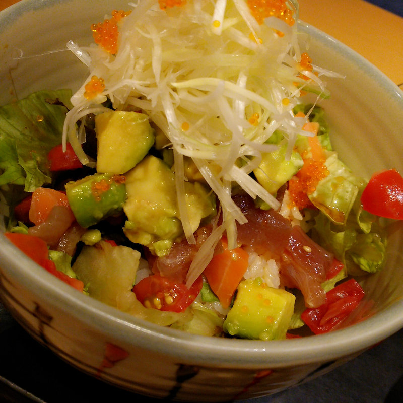 マグロとサーモン、アボカドのヘルシー丼(kawara CAFE & KITCHEN トレッサ横浜店)