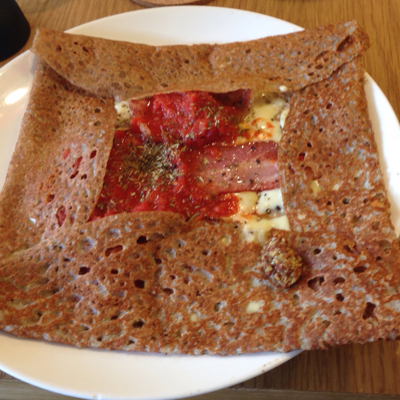 トマトソースのガレット(cafe oeuf)