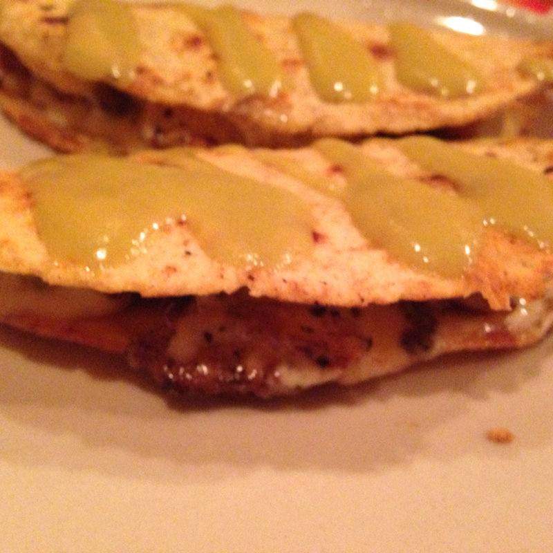 鶏肉のケサディア(ケ・リコ！  （QUE RICO!）)