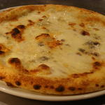 5種のチーズのピッツァ(ベルガモ （bERGAMO）)