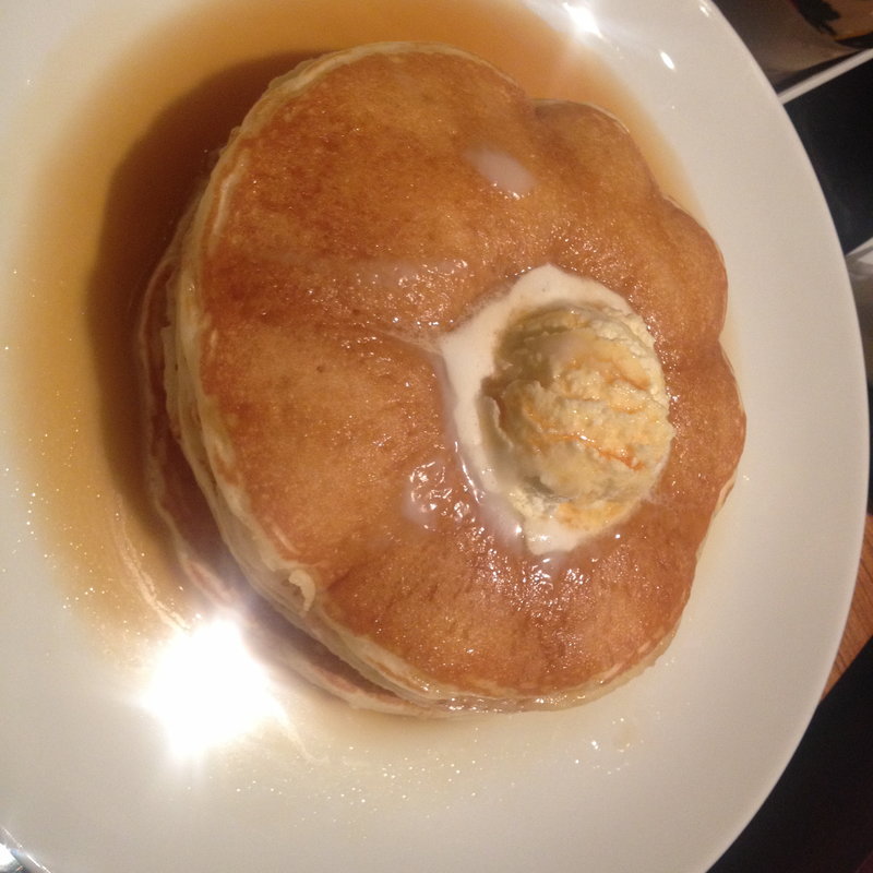 オリジナルパンケーキ ホイップバター＆メイプル(ホノルルコーヒー 表参道店)