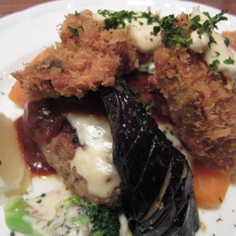 ・チーズハンバーグとカキフライ(キッチン ミスターとフライパン)