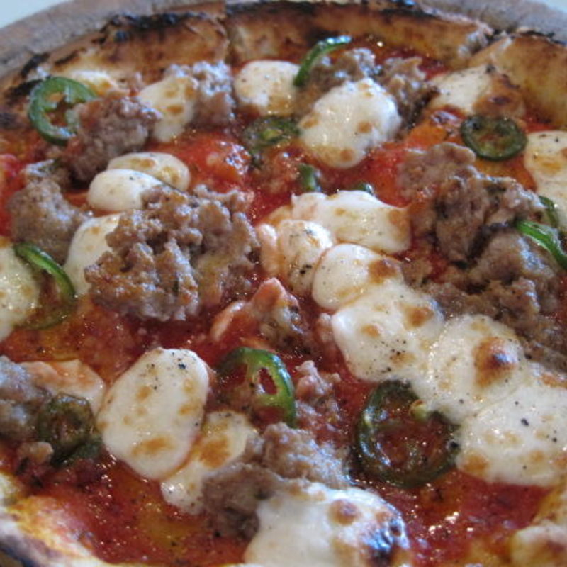 自家製ソーセージとハラペーニョのピッツア(Oreaji)