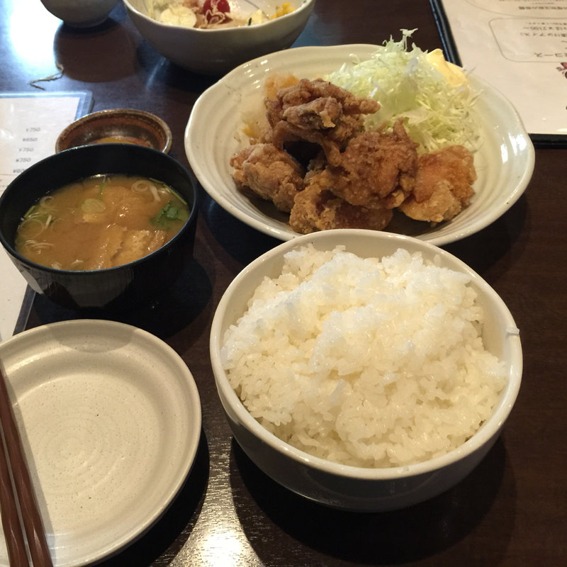 唐揚げ定食(豚菜や とんくん)
