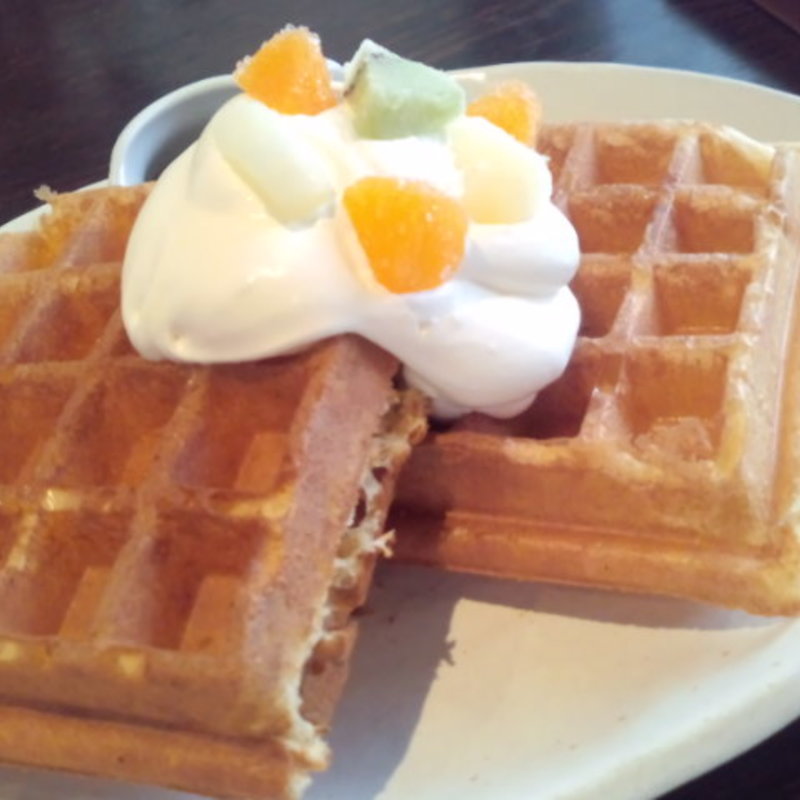 ワッフル(生クリーム添)セット(Cafe Salon Sonjin)