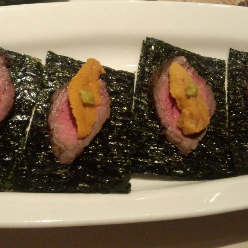 ウニと牛肉のたたき(うに屋のあまごころ)