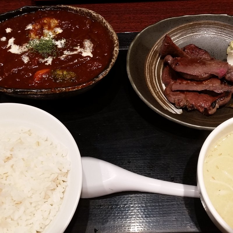 牛タンとタンシチュー定食(圭助 新宿三丁目)