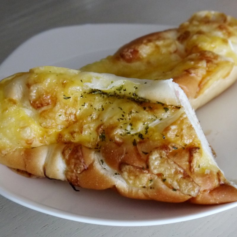 オニオンチーズベーコン(オギノパン 本社工場直売店)