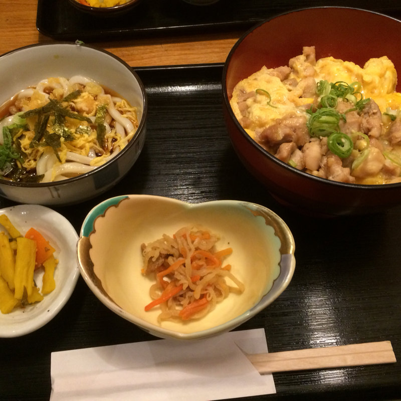 とり親子丼定食(伊々燈)