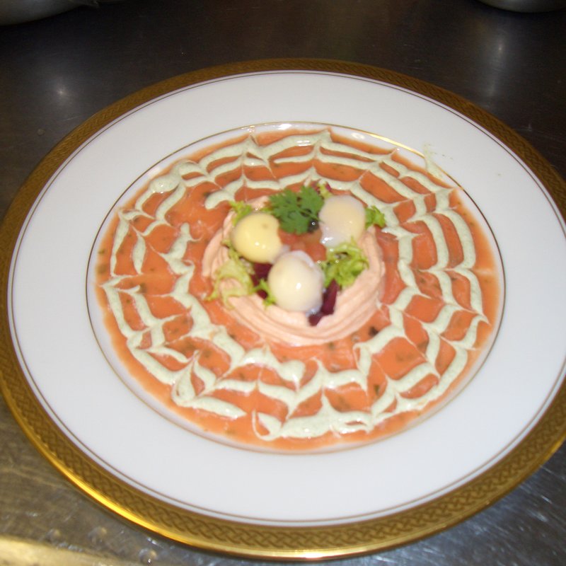 サーモンのカルパッチョ(ブラッセリー トモ （Brasserie Tomo）)