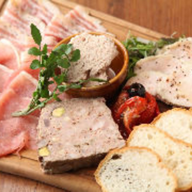 肉屋のおすすめプレート(ベルサイユの豚 錦糸町 )