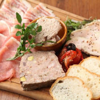 肉屋のおすすめプレート(ベルサイユの豚 錦糸町 )