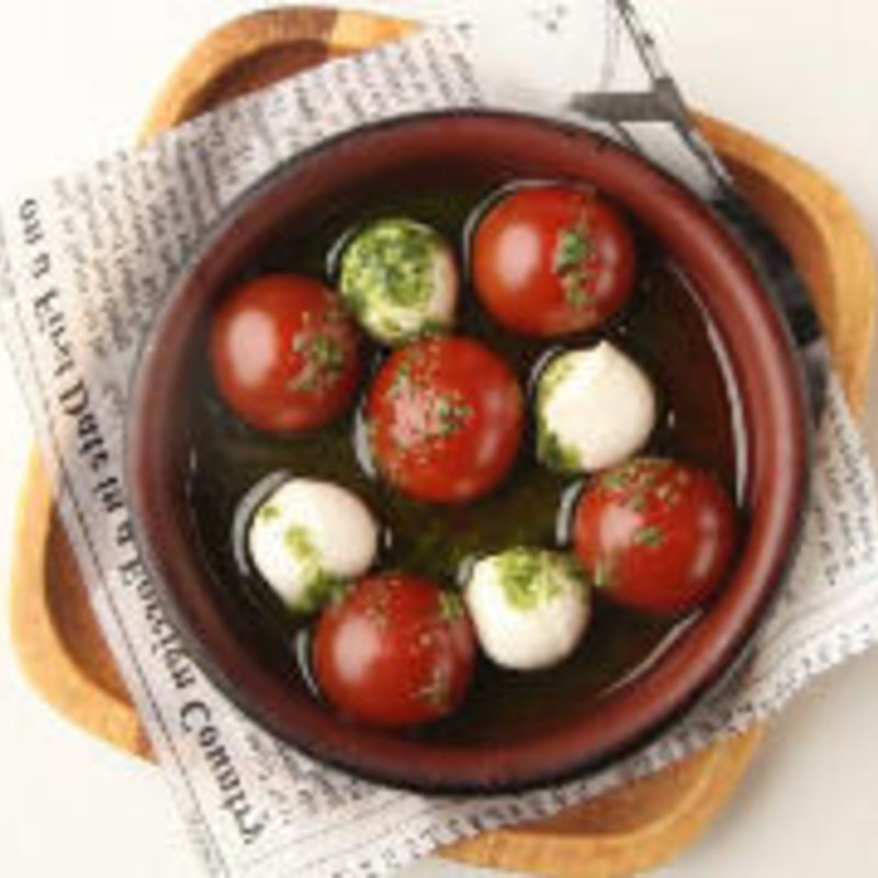 チェリートマトとモッツァレラチーズのアヒージョ(ベルサイユの豚 錦糸町 )