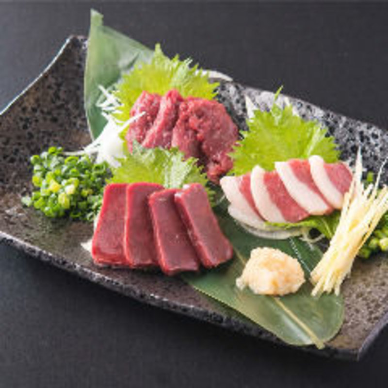 馬刺し盛り合わせ(ふとっぱらや 手羽蔵)