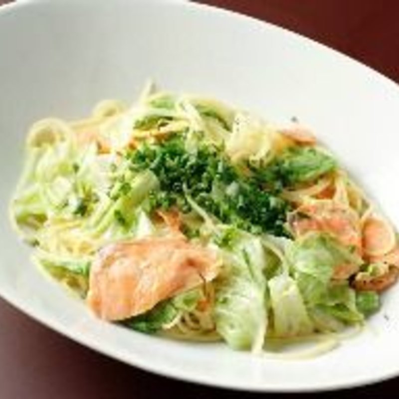 サーモンとキャベツのクリームパスタ(ヴェンティ)