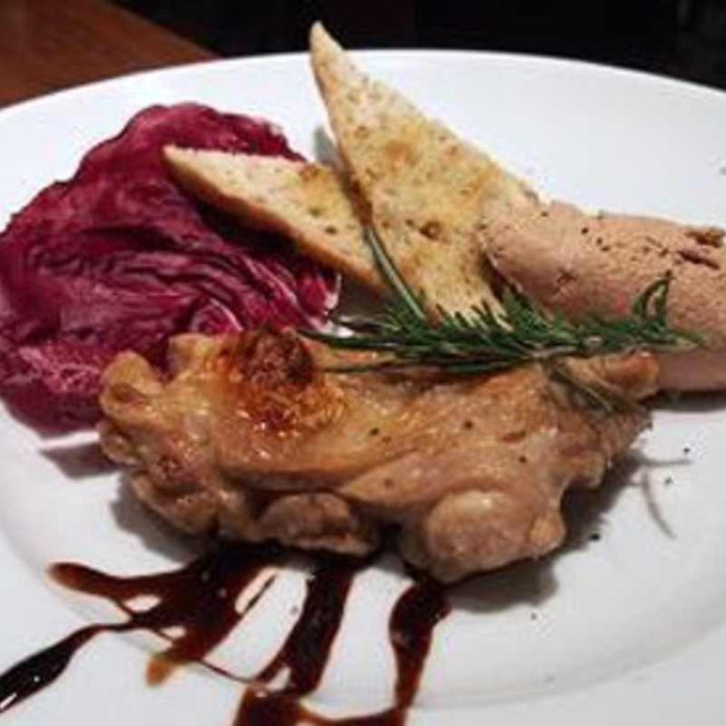 地鶏の炙り焼きとレバーのパテ　クロスティーニ添え(Caffe Classica)