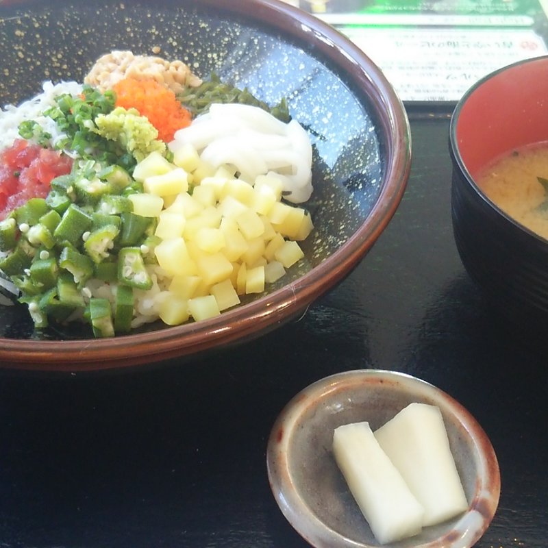 ねばとろ丼(湘南海鮮 座々丸)