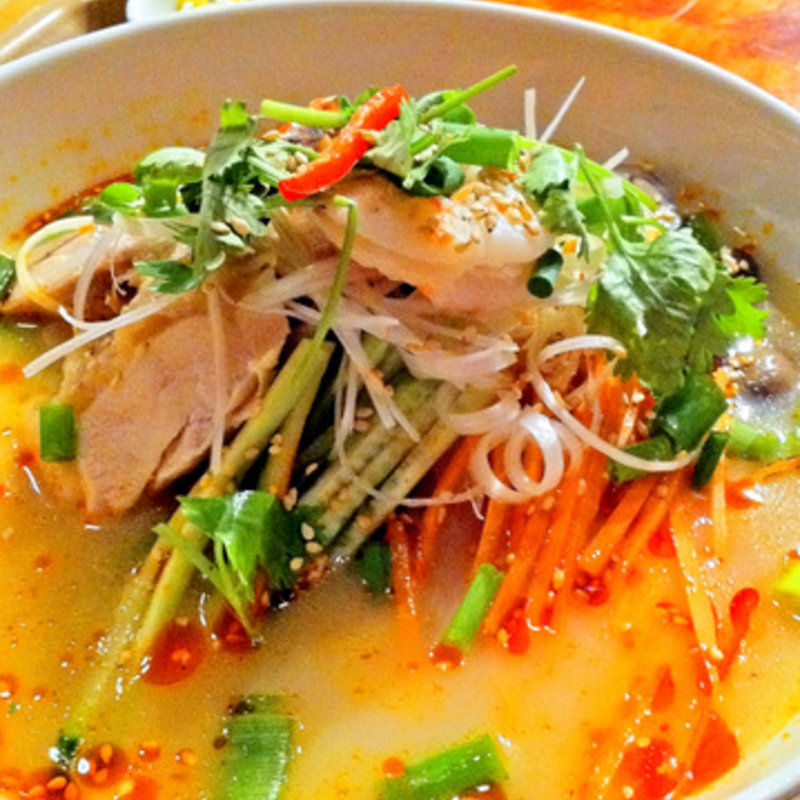 冷やしトムヤム汁そば(タイレストラン 沌-Thong- コレド日本橋店)