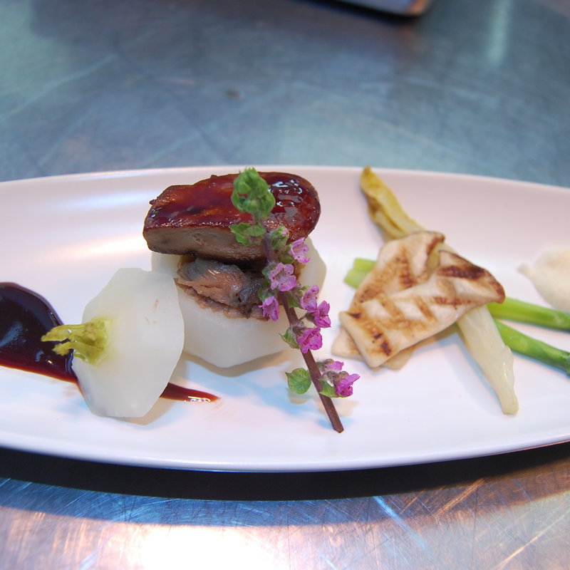カブとフォアグラのロッシーニ風(ブラッセリー トモ （Brasserie Tomo）)