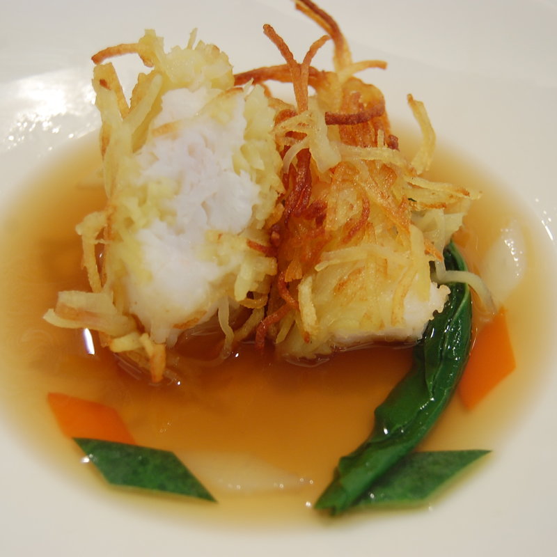 衣をまとった伊勢海老コンソメ(ブラッセリー トモ （Brasserie Tomo）)