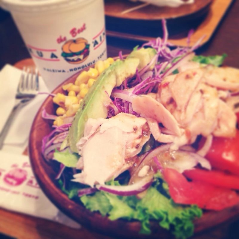 アボカドとちきんのサラダ(KUA`AINA 渋谷宮益坂店)