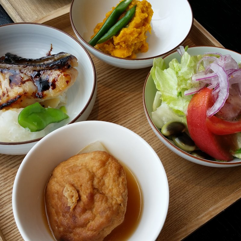 酢重のおばんざい 四種盛り合わせ(酢重ダイニング　六角 東京ミッドタウン店 （ロッカク）)