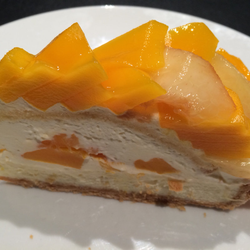 マンゴーと桃のタルト(カフェコムサ 京阪シティモール店)