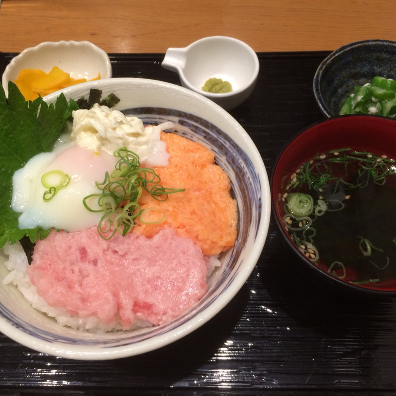 まぐろとサーモンのたたき丼(堂島とろ家 阪急三番街店 （とろや）)