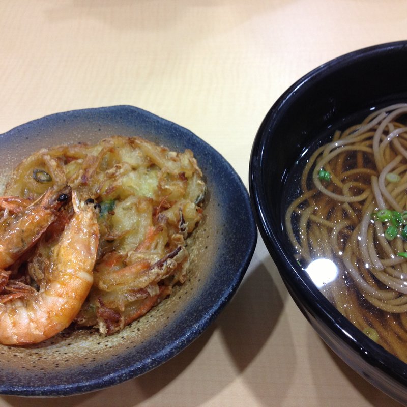 暖かい天ぷらかき揚そば(フォレストカフェ)