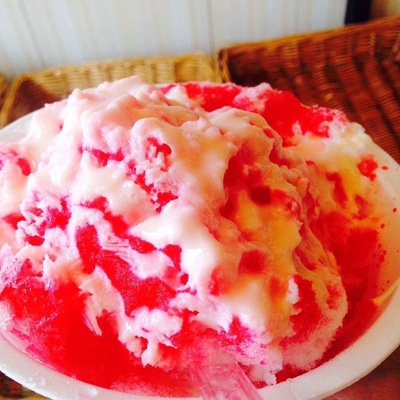 イチゴカキ氷(ドーナツ工房 あきら製菓)