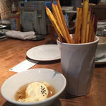 揚げたさつま芋スティック 蜂蜜クリームサワー添え(BONDI CAFE)