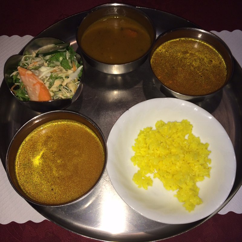 カレー3種・サラダ・ターメリックライス(インド料理＆カレー Karma)