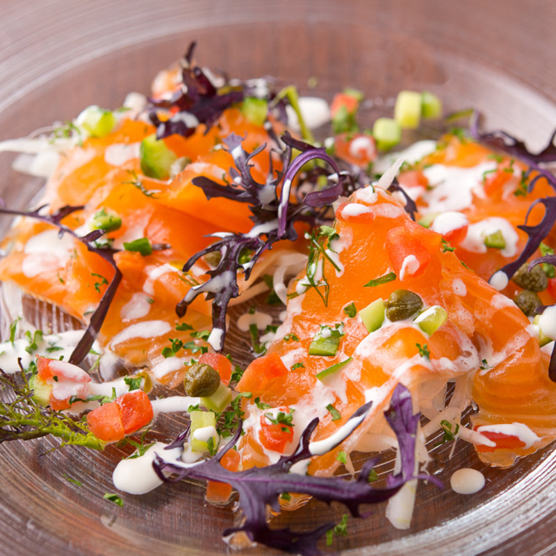 自家製サーモンマリネのサラダ仕立て(ロッソ エ ビアンコ （Rosso e Bianco）)