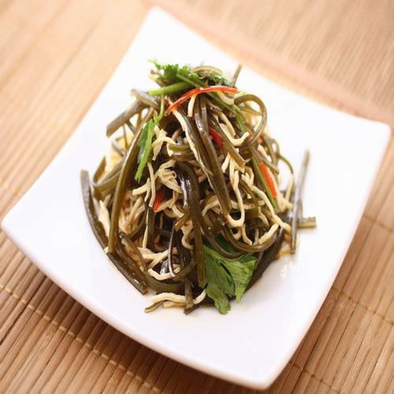 干し豆腐と昆布和え(安安酒楼)