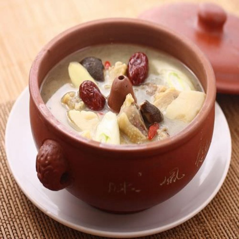 薬膳鶏上湯スープ(安安酒楼)