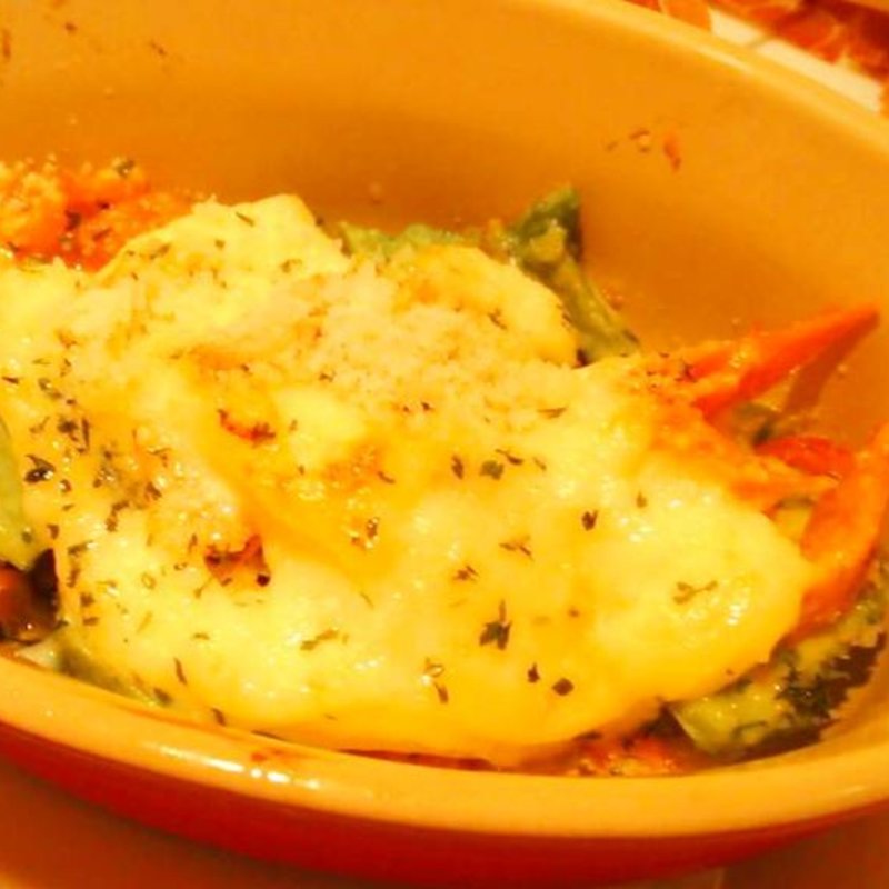 アボカドとサーモンのグラタン(アンシャンテ ハービス梅田 （Enchante Herbis Umeda）)