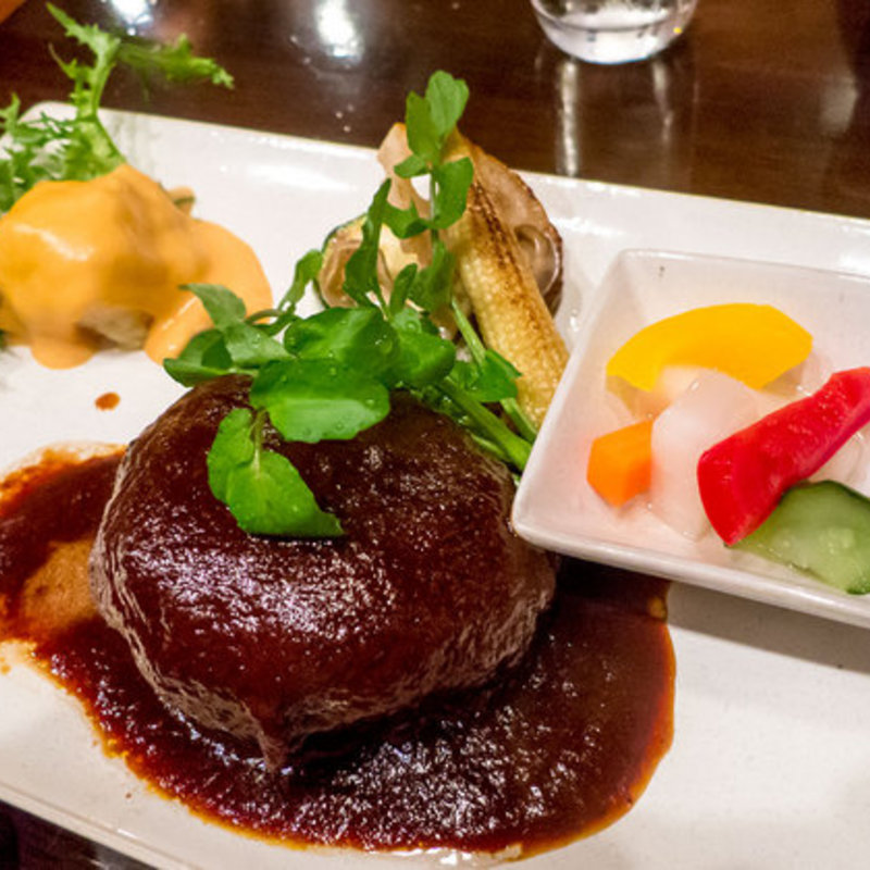 黒毛和牛100%ハンバーグ(ステーキ&ワイン神房)