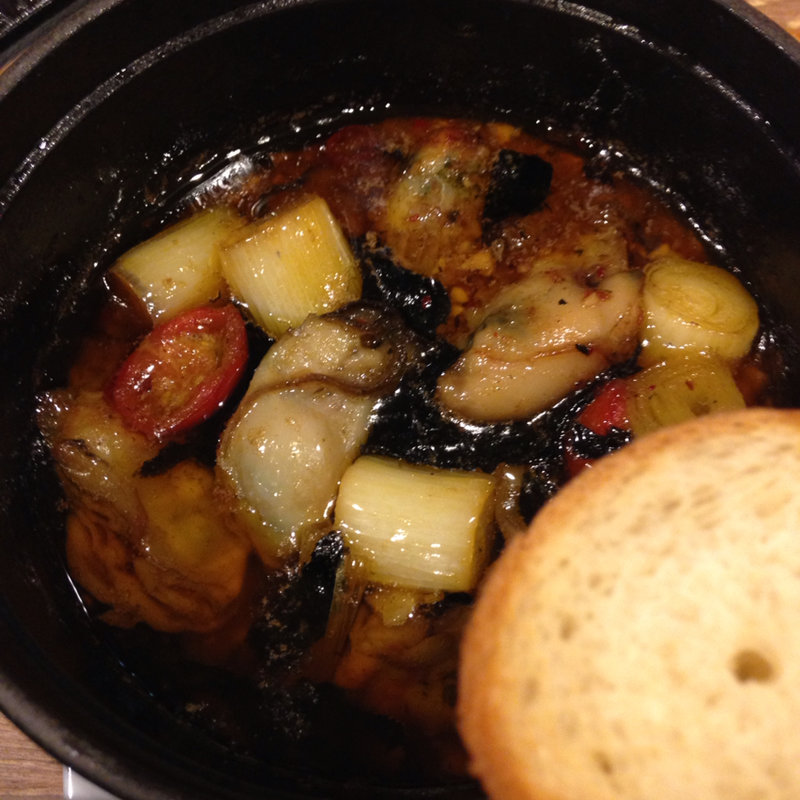 牡蠣と長ネギのチリインアヒージョ(NIJYU-MARU 二子玉川店 （ニジュウマル）)