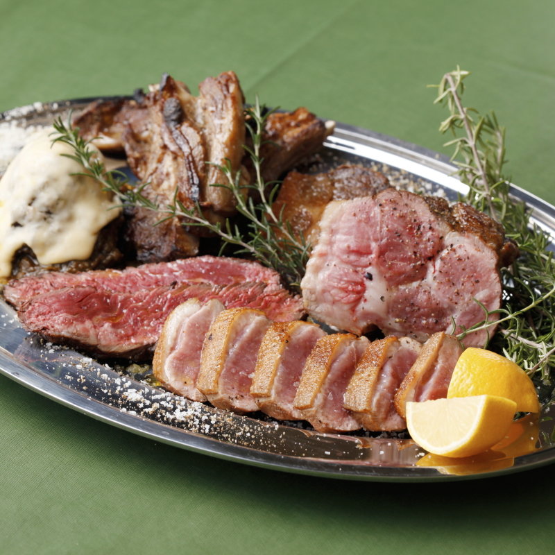 肉の盛り合わせ　炭火焼スタイル(ラ ファーメ （La Fame）)