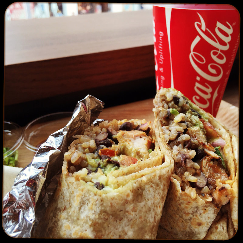 チキンブリトー レギュラー ワカモレトッピング(Guzman y Gomez - Laforet Harajuku)